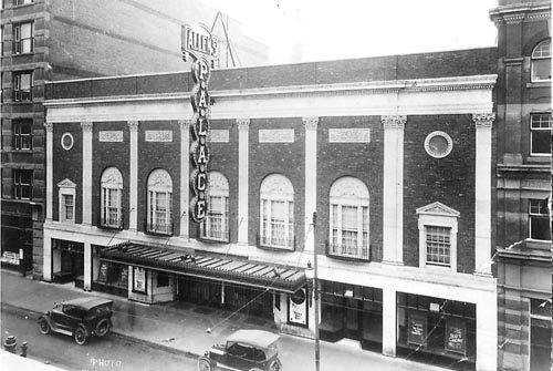 © “Palace theatre on 8th Avenue SW, Calgary, Alberta, Date: ca. 1924-1926,” Glenbow Archives, NA-1178-1, Archives and Special Collections, University of Calgary.