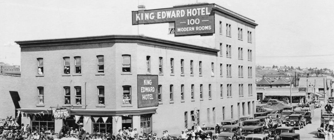 © “Parade passing King Edward Hotel.” Date: ca. 1935, Glenbow Archives, NA-4969-1, Archives and Special Collections, University of Calgary.