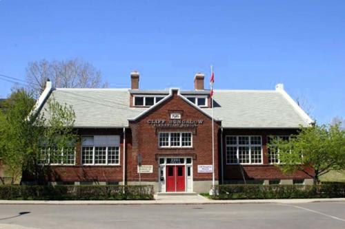 Cliff Bungalow School (1920) Rick Williams