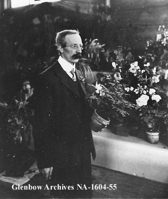 ©"William R. Reader, Calgary, Alberta (c1910),"Glenbow Archives, NA-1604-55, Archives and Special Collections, University of Calgary.